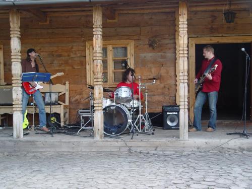 e752c5 86c18ee8a12d4f3796353693f73415b9mv2