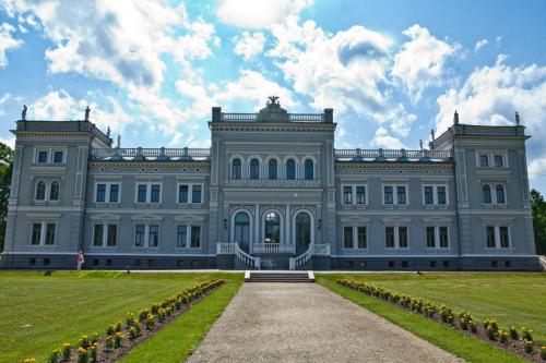 e752c5 49f8cc3b0b68404884ee51f581cb0fa6mv2 d 5616 3744 s 4 2